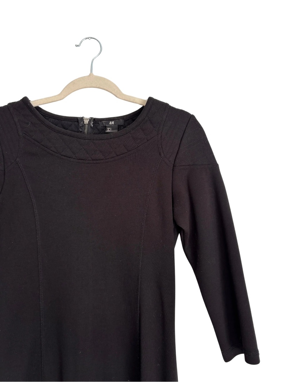 H&M Black 3/4 Sleeve Crewneck Top with Panel Seams